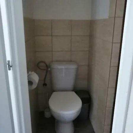 U Ladi منزل للإقامة